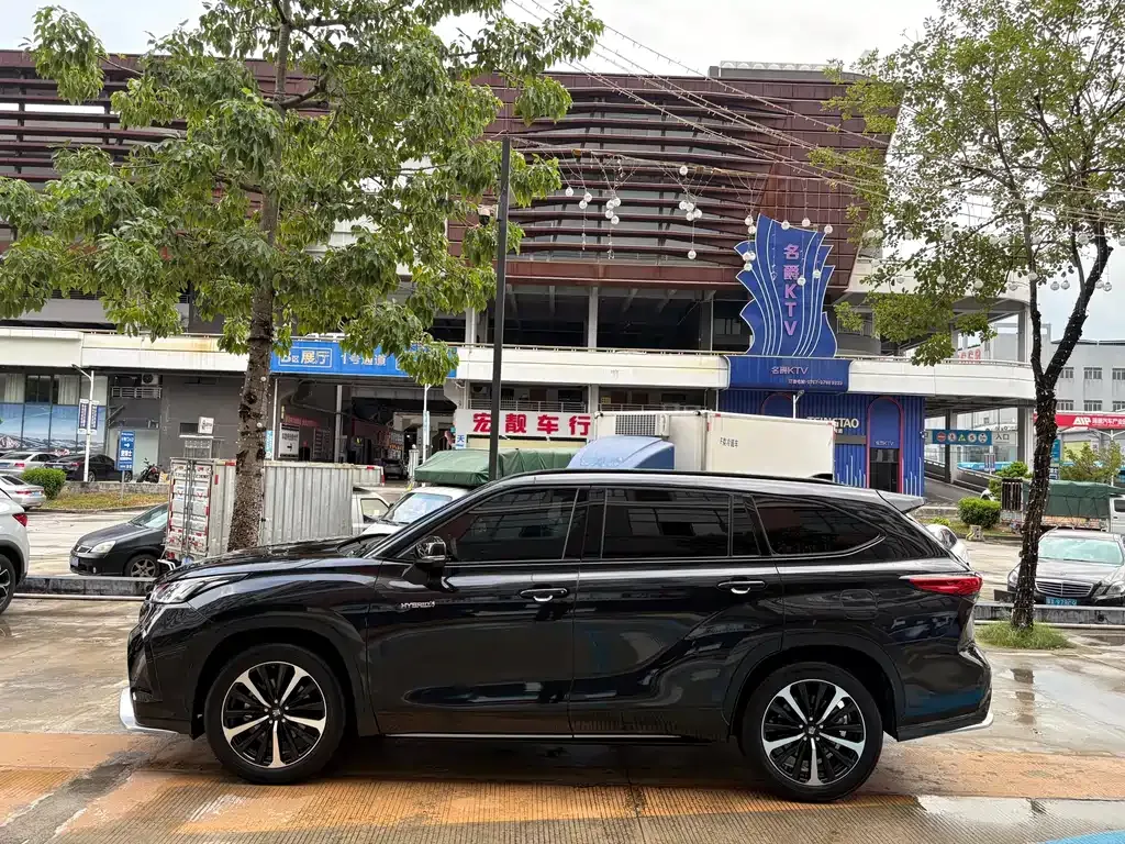 Toyota Crown Kluger 2023 из CN, фото 7