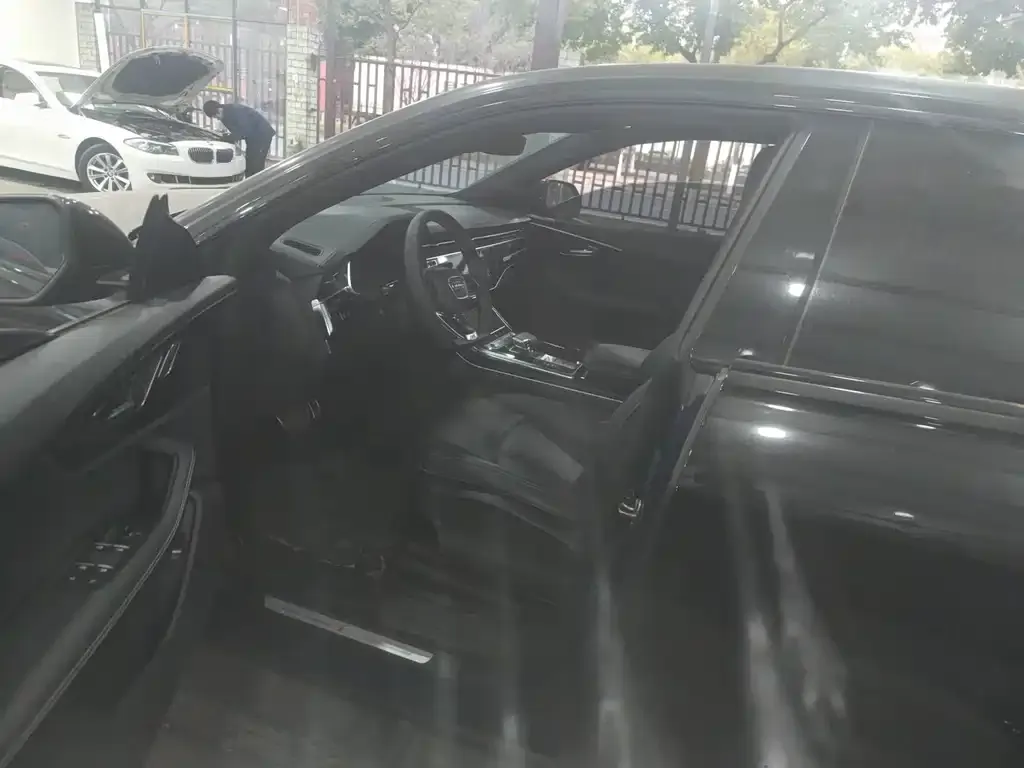 Audi Q8 2021 из CN, фото 2
