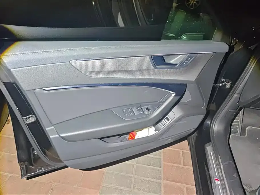 Audi A6L 2021 из CN, фото 10
