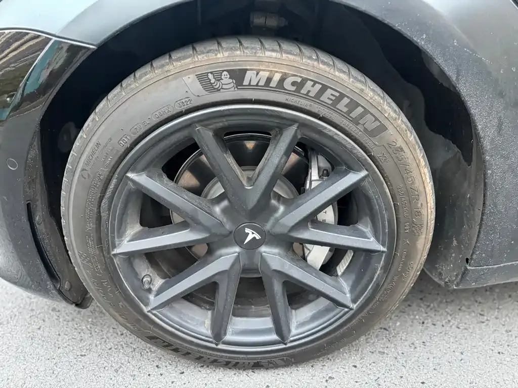 Tesla Model 3 — фото 2