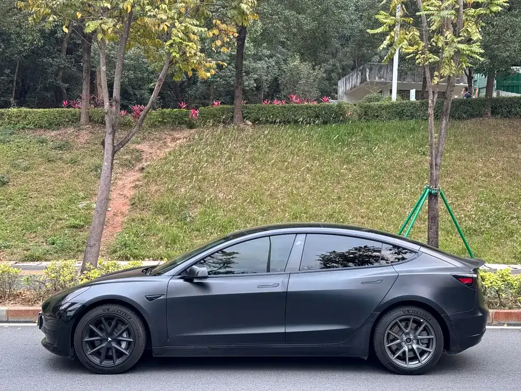 Tesla Model 3 — фото 5