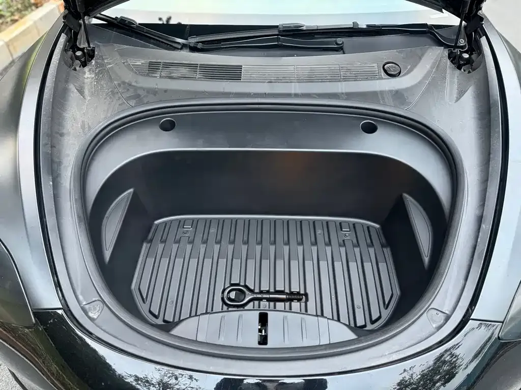 Tesla Model 3 — фото 3