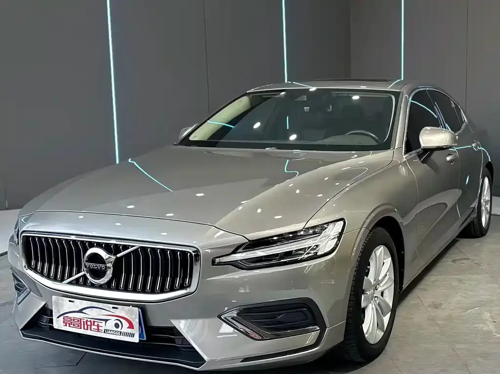 Volvo S60 2021 из CN, фото 1