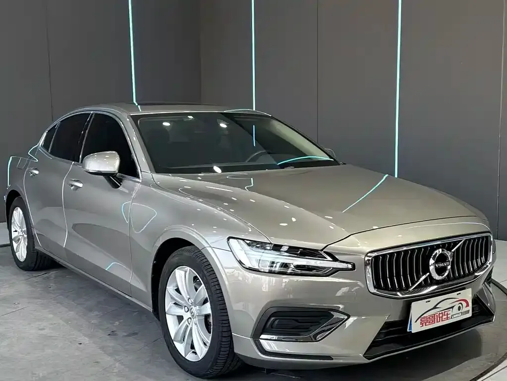 Volvo S60 2021 из CN, фото 6