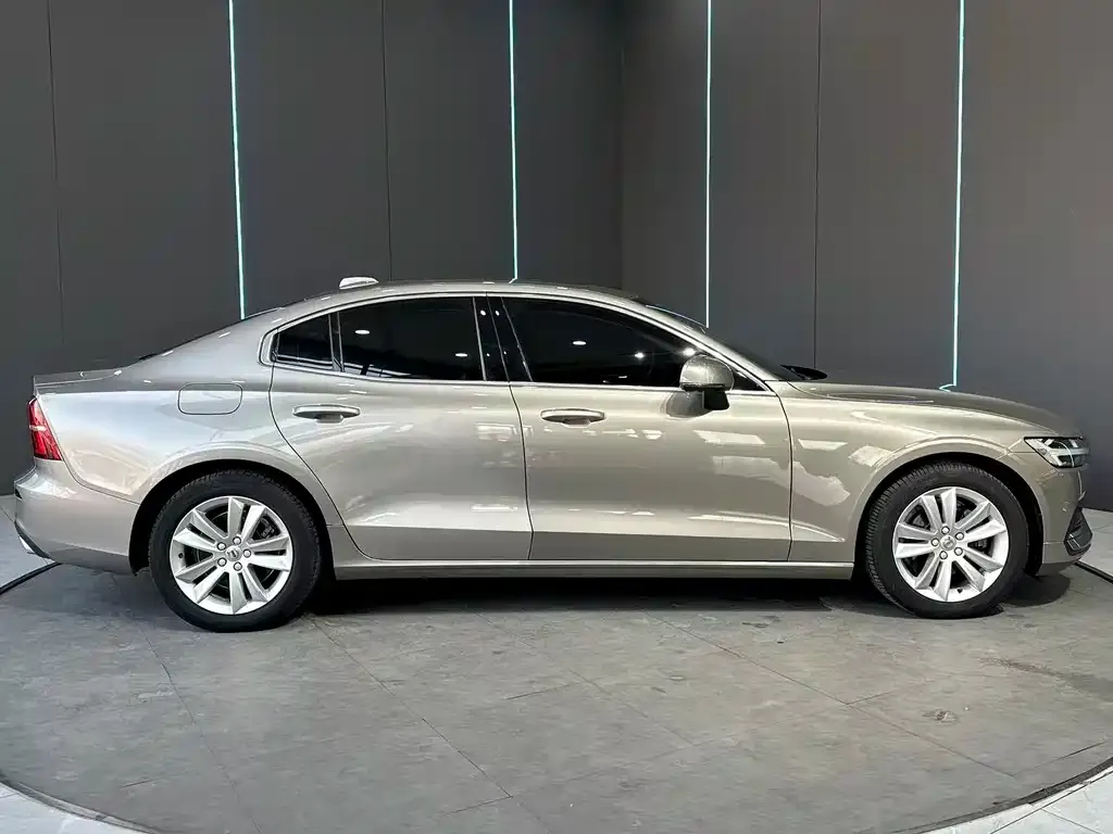 Volvo S60 2021 из CN, фото 10
