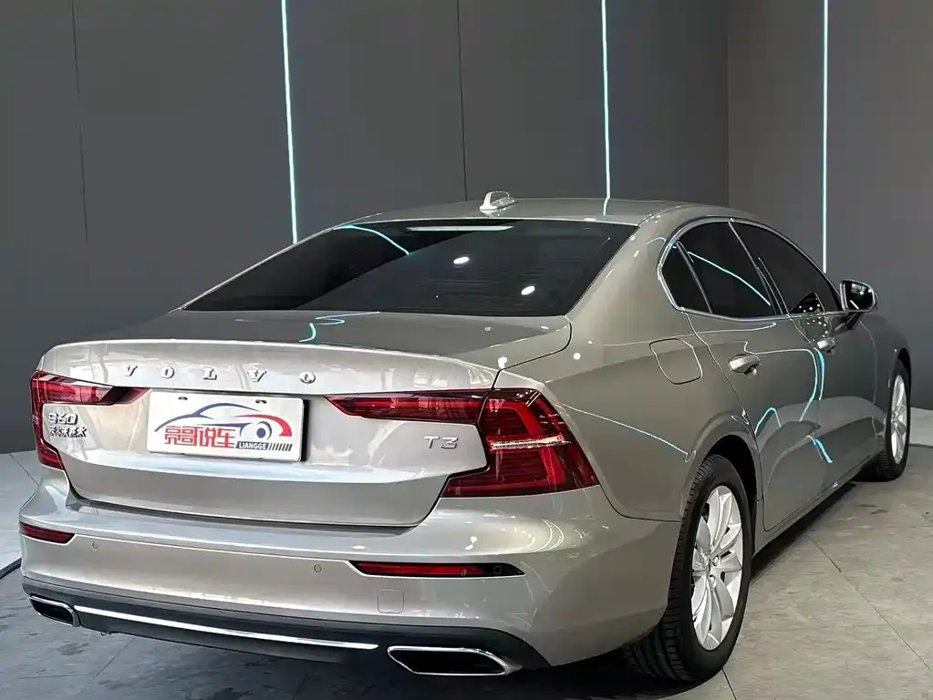 Volvo S60 2021 из CN, фото 4