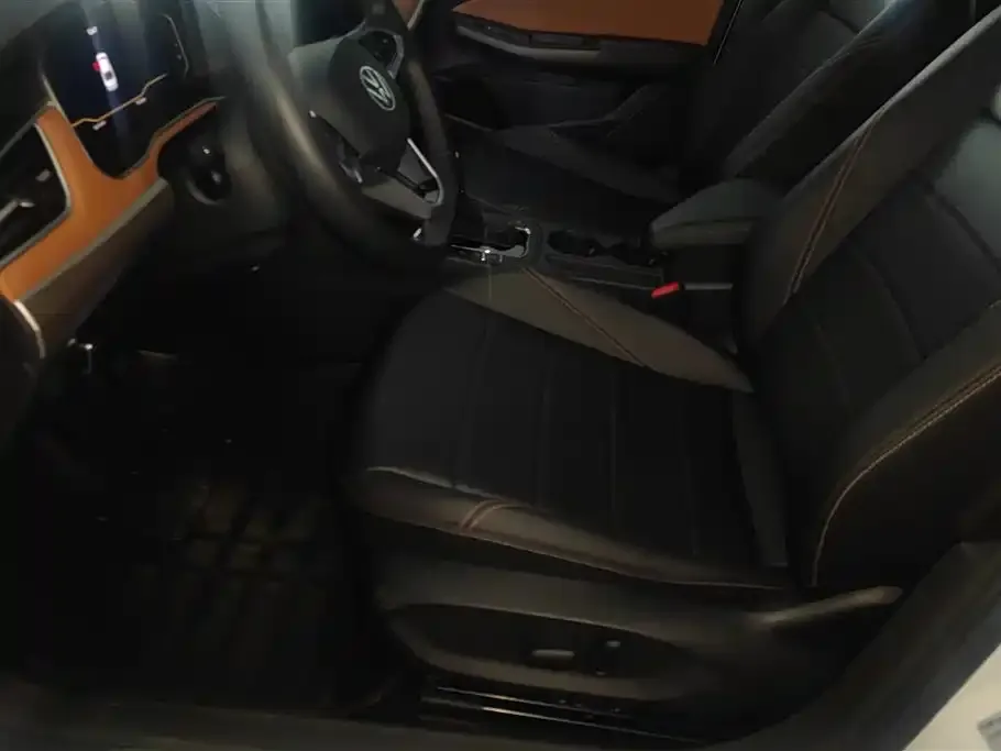 Volkswagen Bora 2023 из CN, фото 9