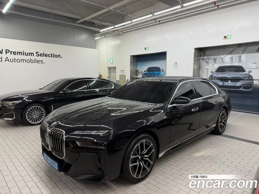 BMW i7