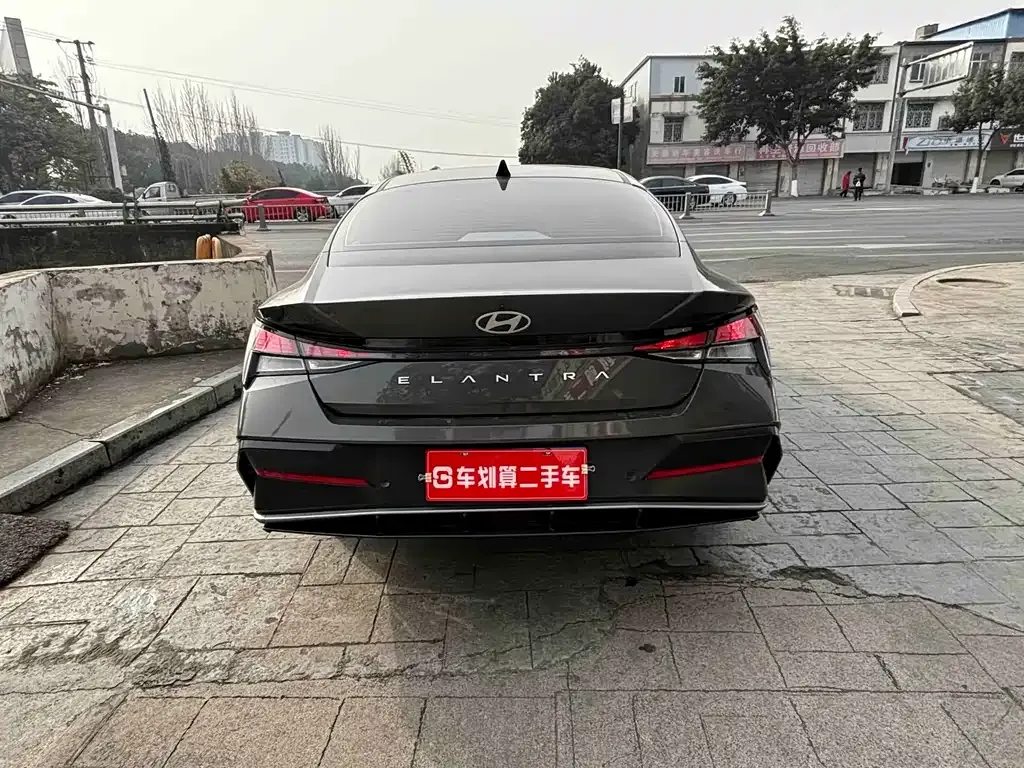 Hyundai Elantra — фото 10