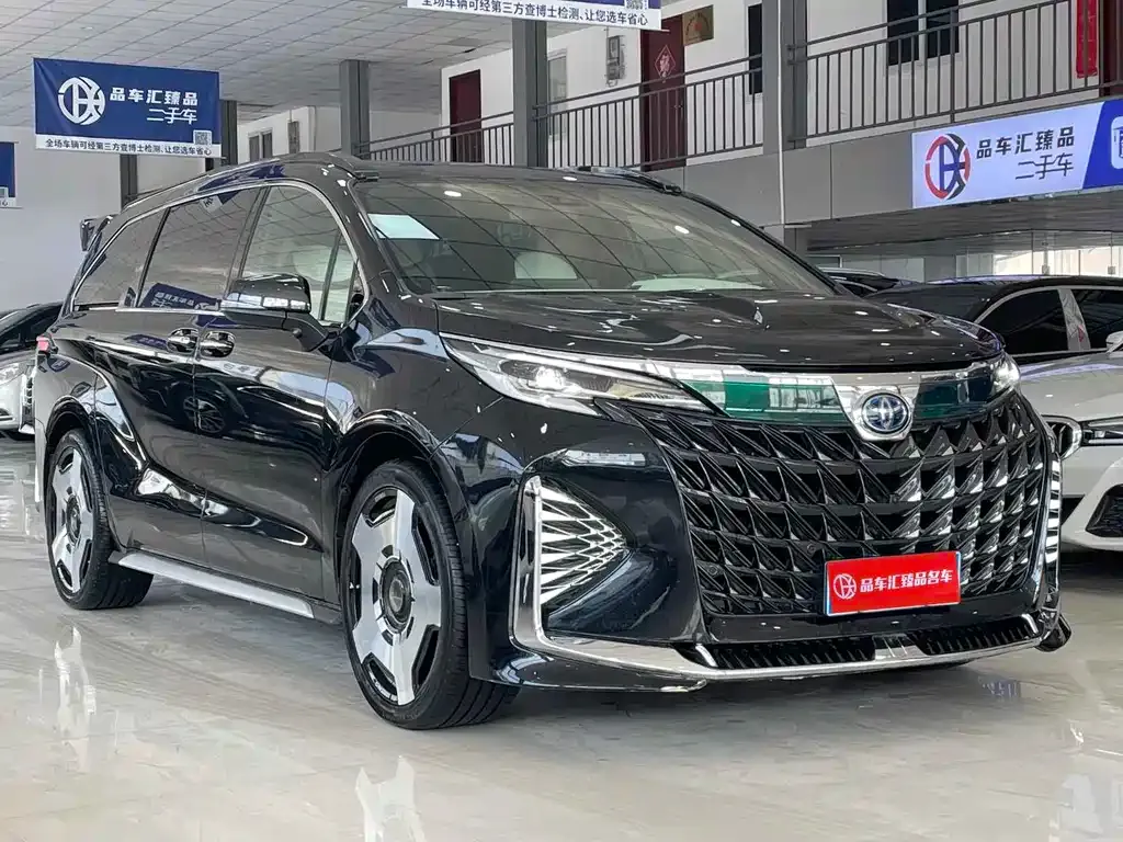 Toyota Granvia 2024 из CN, фото 3