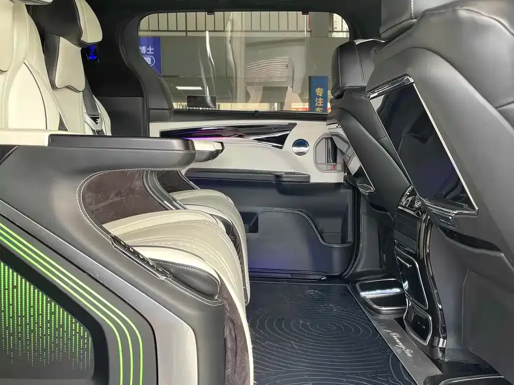 Toyota Granvia 2024 из CN, фото 6