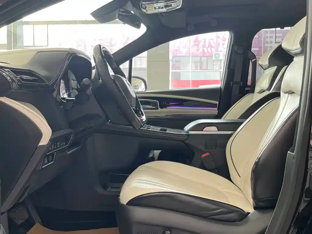Toyota Granvia 2024 из CN, фото 2