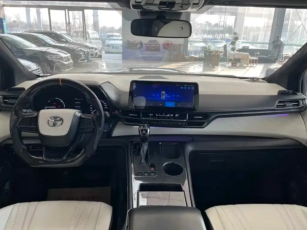 Toyota Granvia 2024 из CN, фото 10