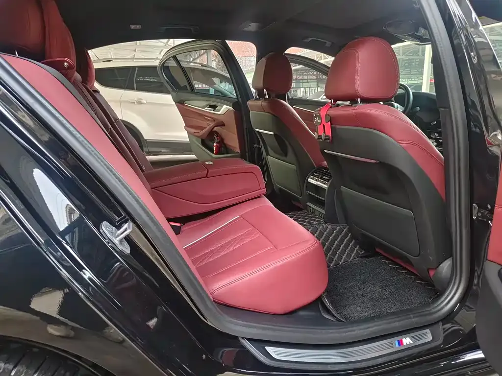 BMW 5 Series 2023 из CN, фото 2