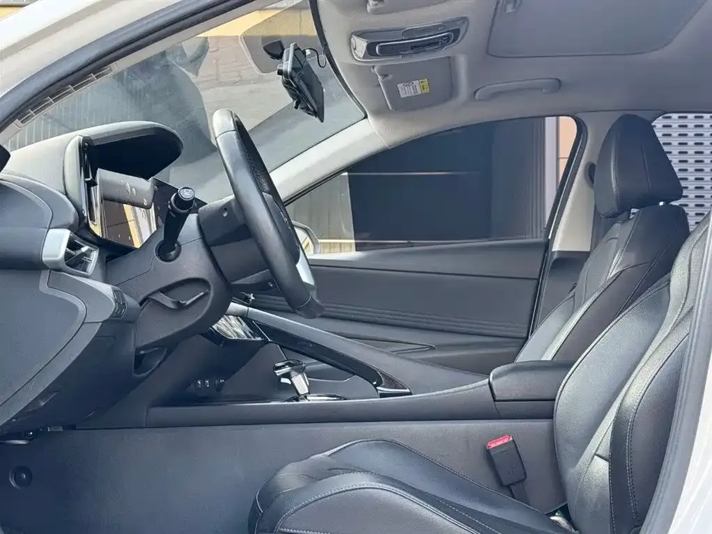 Hyundai Elantra 2022 из CN, фото 3