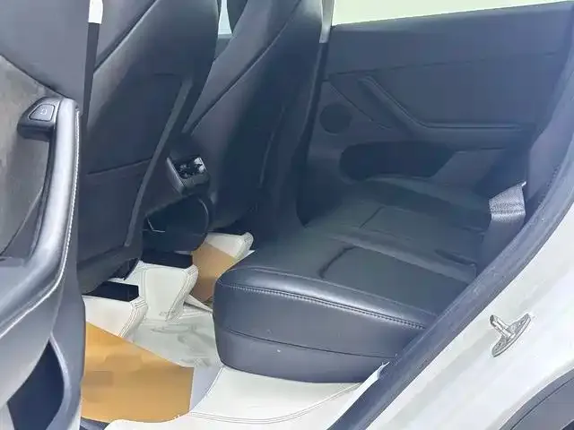 Tesla Model Y 2023 из CN, фото 5