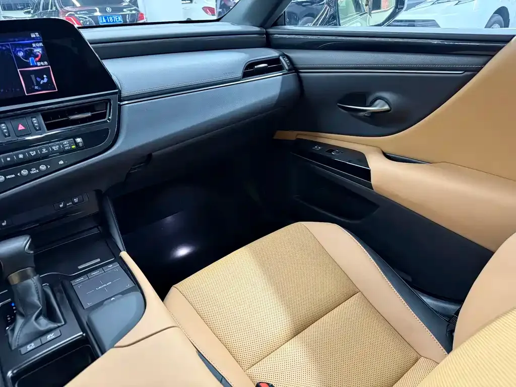 Lexus ES 2022 из CN, фото 3