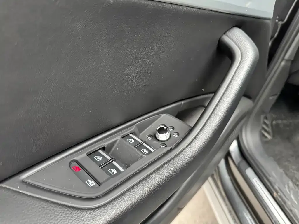 Audi A4L 2022 из CN, фото 8