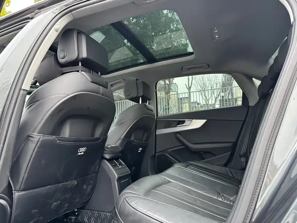 Audi A4L 2022 из CN, фото 7