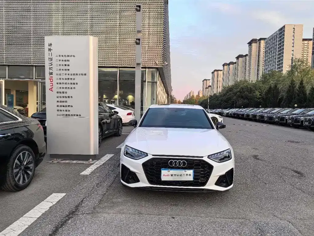 Audi A4L 2023 из CN, фото 1
