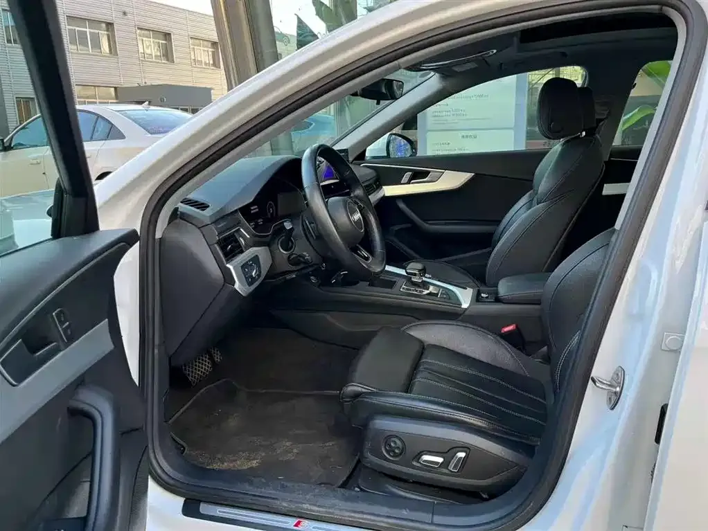 Audi A4L 2023 из CN, фото 6