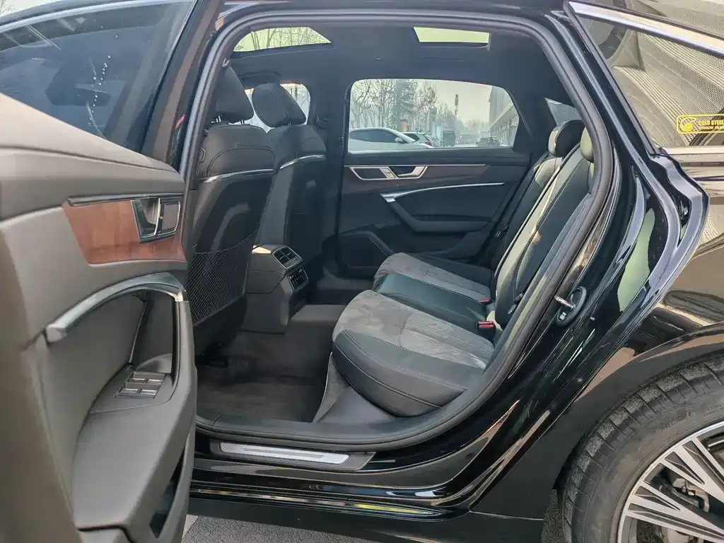 Audi A6L 2023 из CN, фото 3