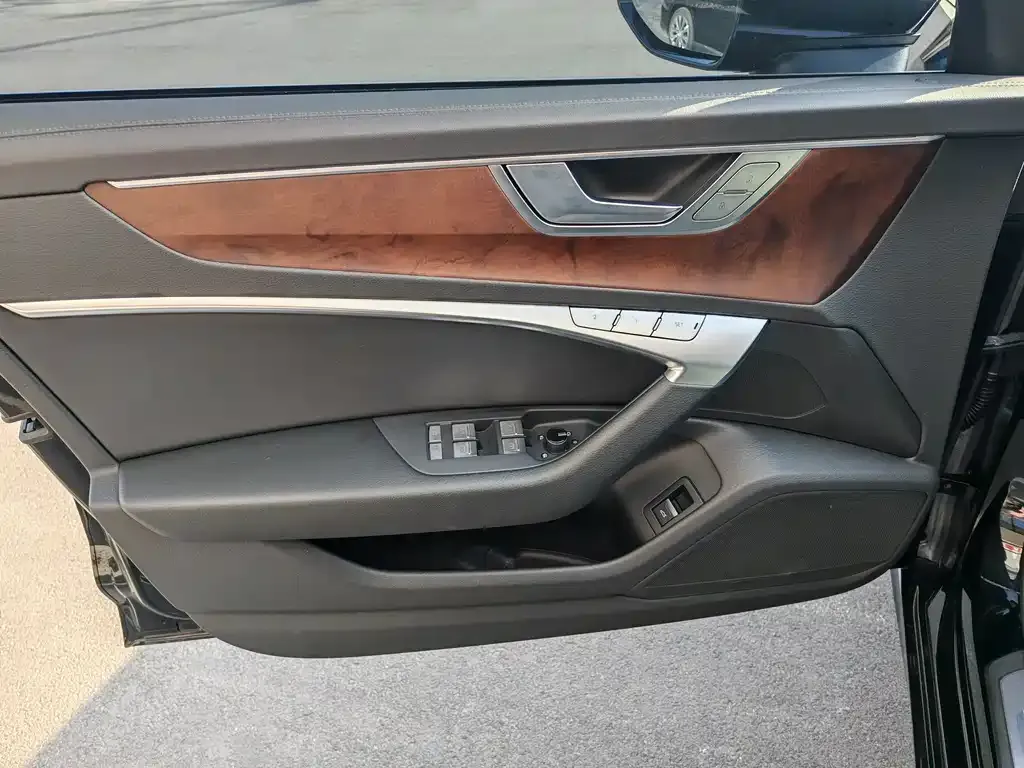 Audi A6L 2023 из CN, фото 7