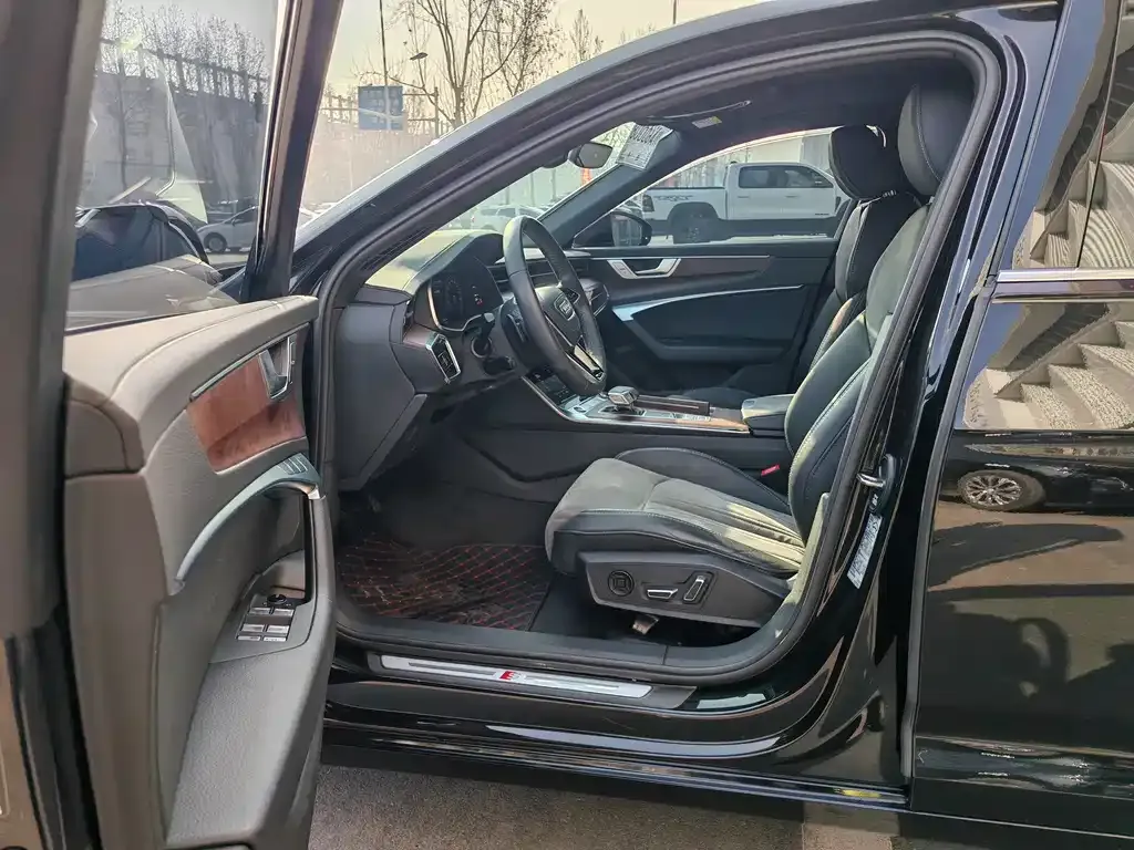 Audi A6L 2023 из CN, фото 6