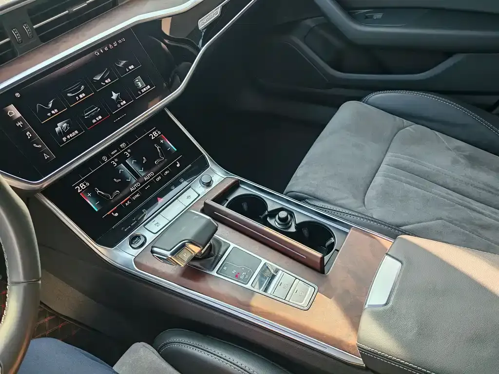 Audi A6L 2023 из CN, фото 8