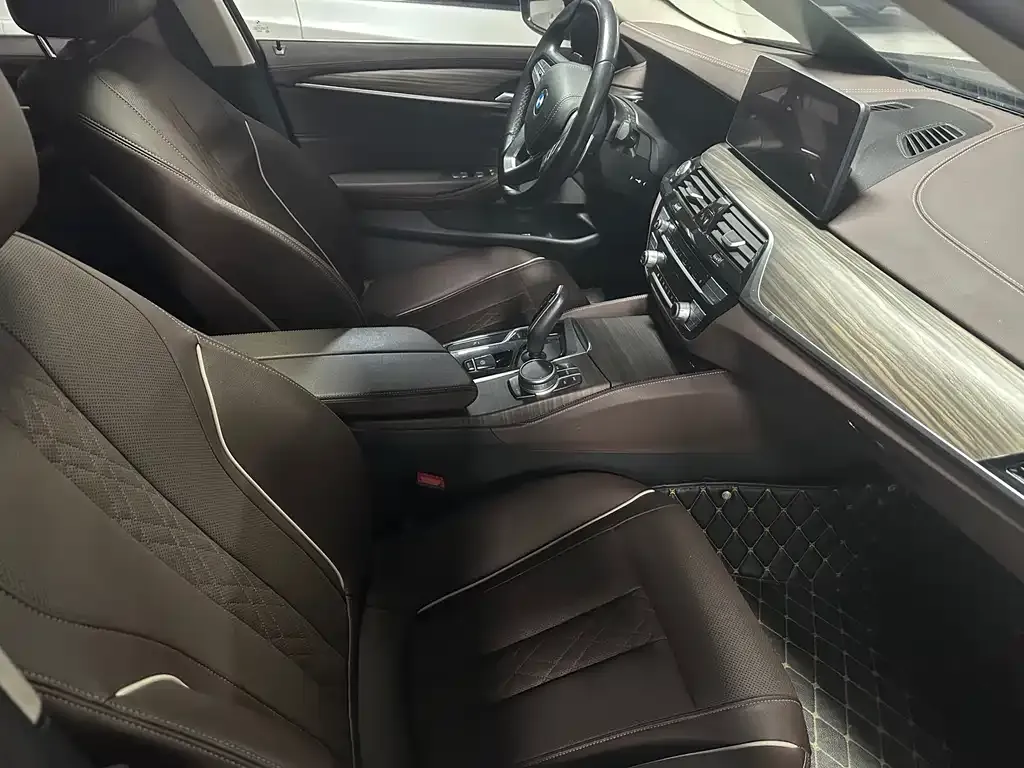 BMW 5 Series 2021 из CN, фото 3