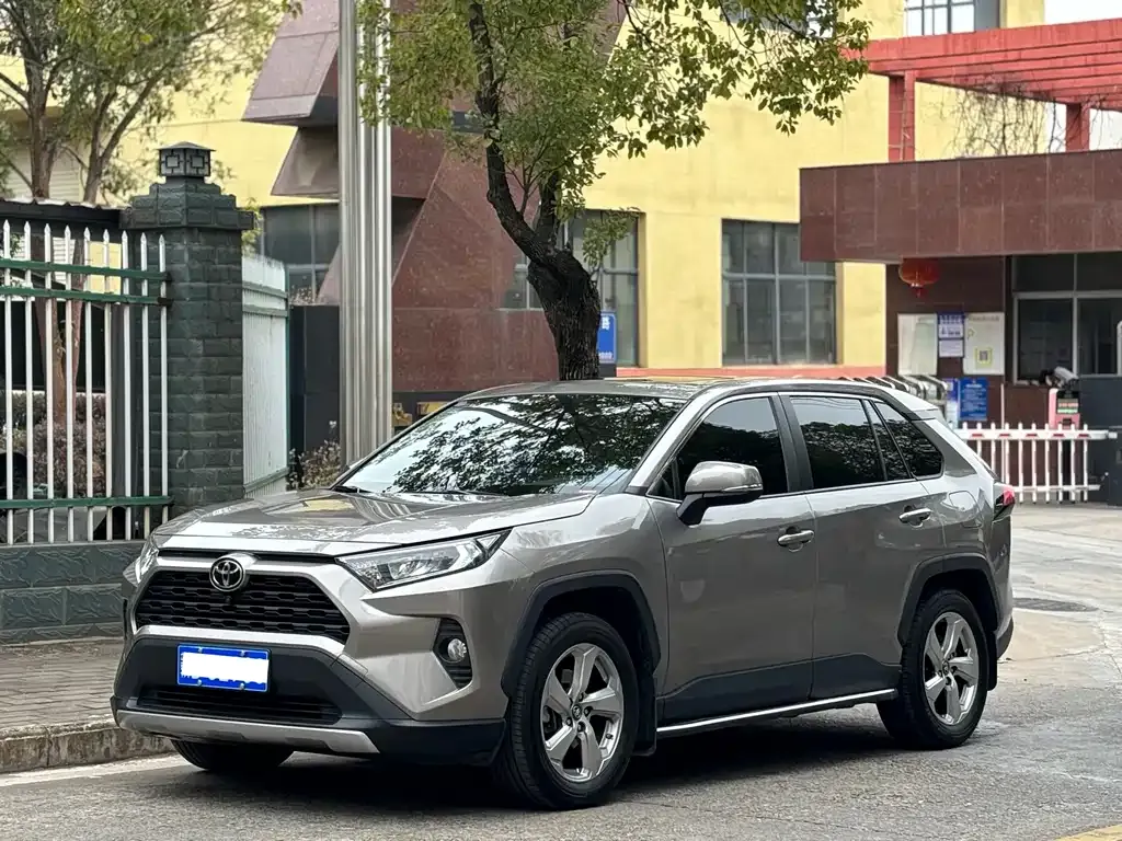 Toyota RAV4 2021 из CN, фото 1