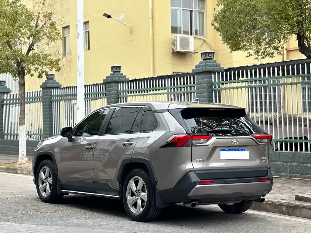 Toyota RAV4 2021 из CN, фото 8