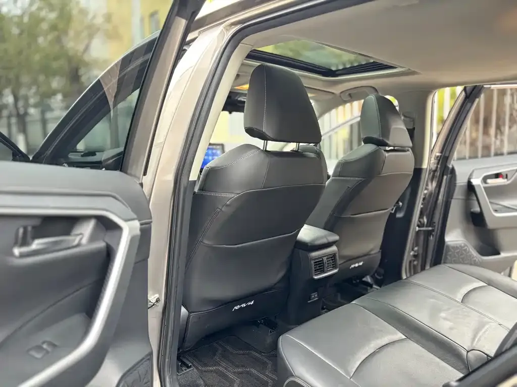 Toyota RAV4 2021 из CN, фото 5