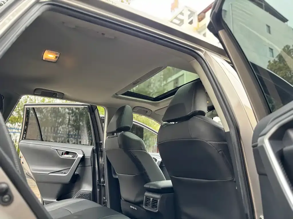 Toyota RAV4 2021 из CN, фото 2