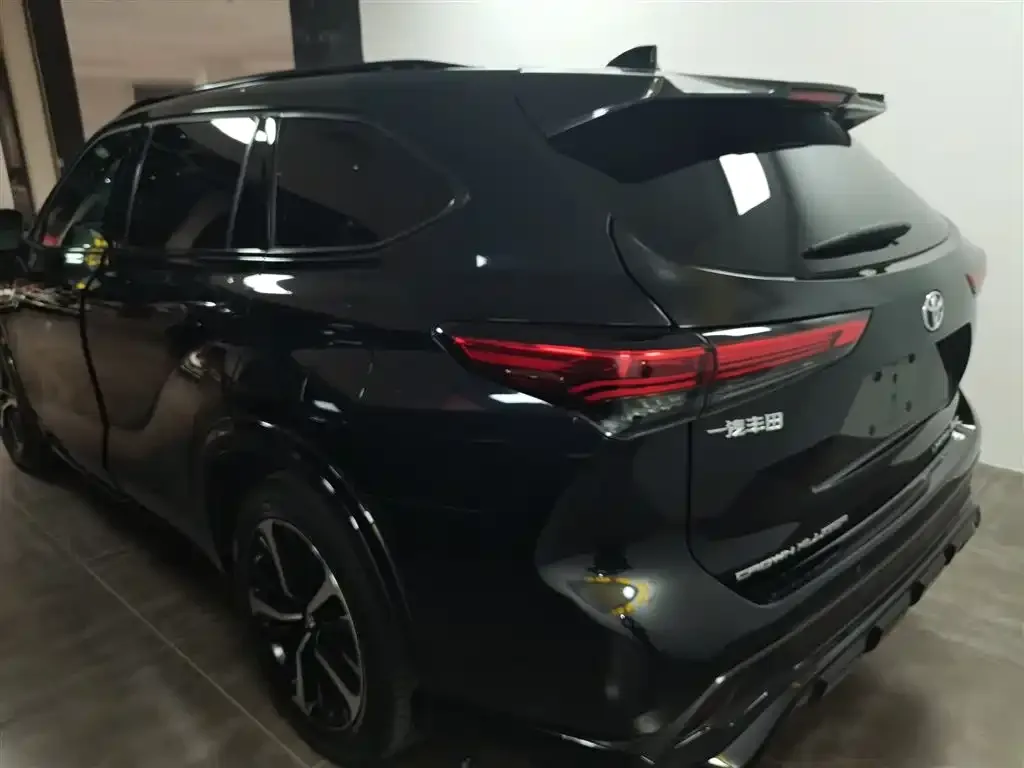 Toyota Crown Kluger 2022 из CN, фото 3
