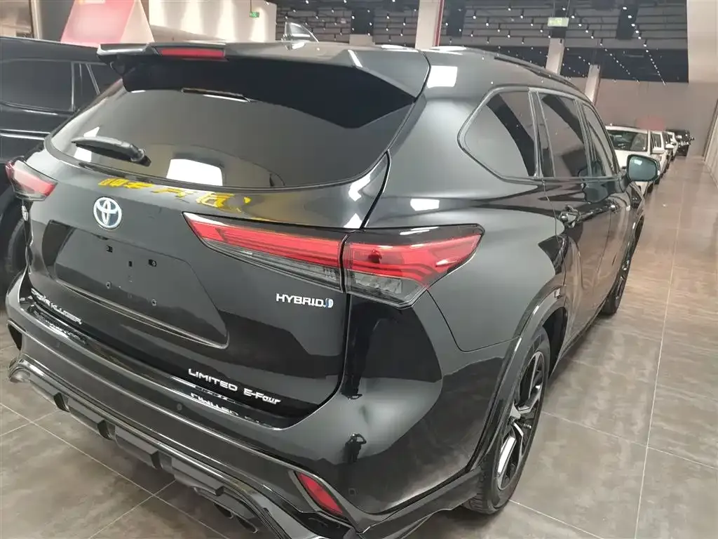 Toyota Crown Kluger 2022 из CN, фото 10