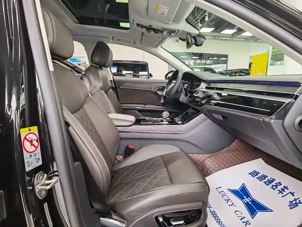 Audi A8 2023 из CN, фото 2