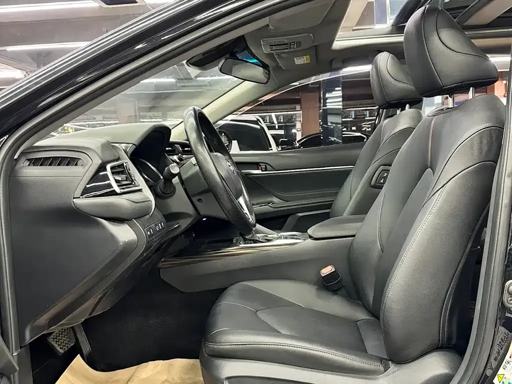 Toyota Camry 2021 из CN, фото 2