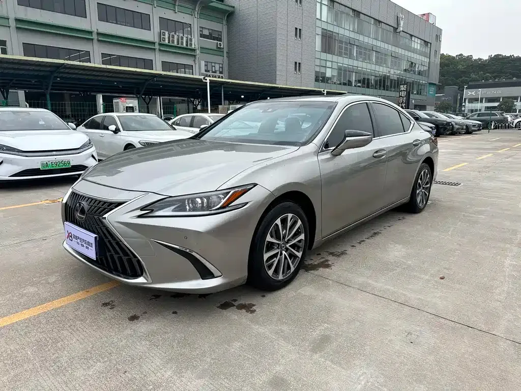 Lexus ES 2022 из CN, фото 1