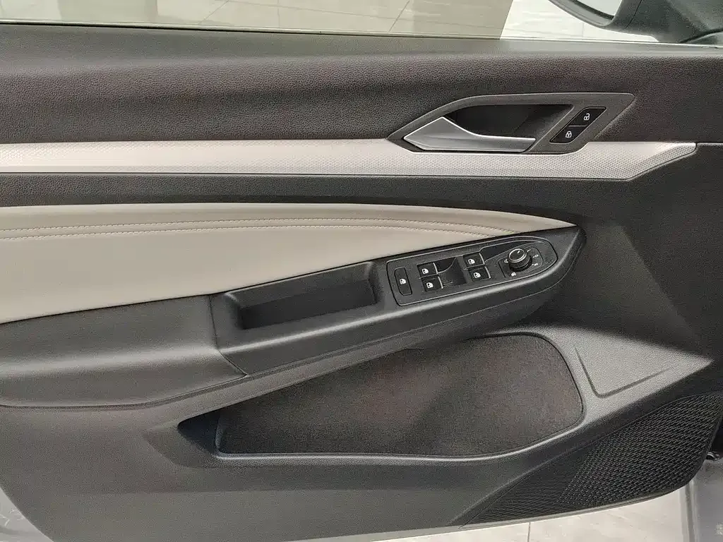 Volkswagen Golf 2022 из CN, фото 6
