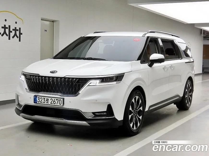 Kia Carnival — фото 10