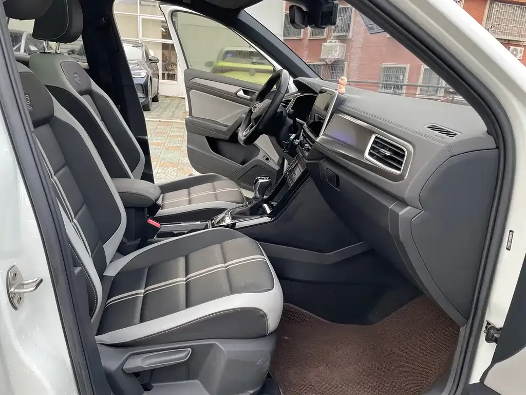 Volkswagen T-Roc 2023 из CN, фото 10