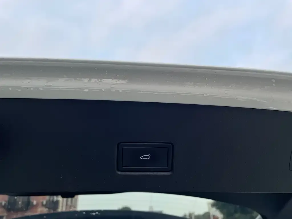 Volkswagen T-Roc 2023 из CN, фото 2
