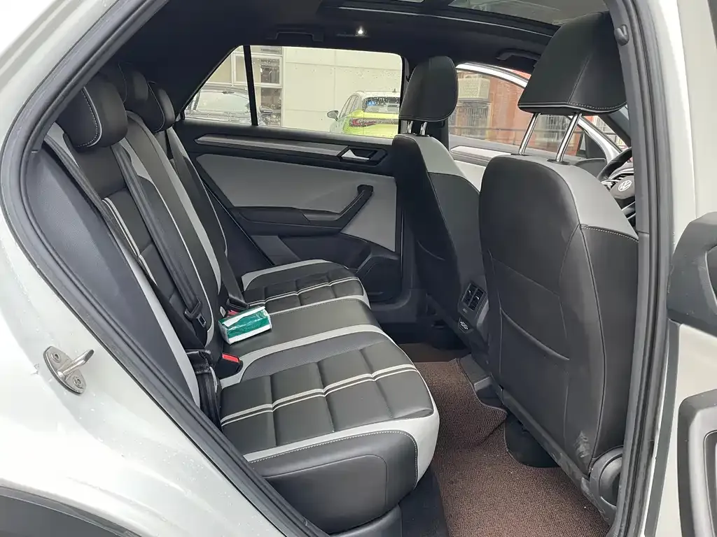 Volkswagen T-Roc 2023 из CN, фото 3