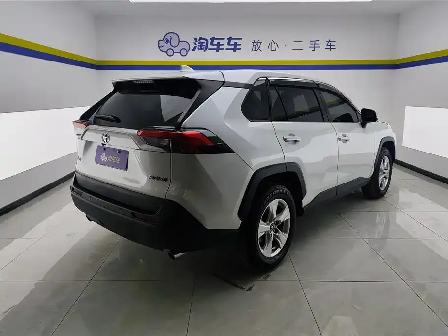 Toyota RAV4 2024 из CN, фото 4