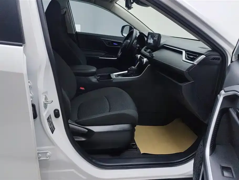 Toyota RAV4 2024 из CN, фото 3