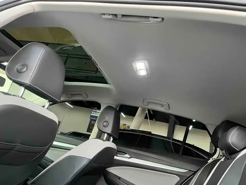 Volkswagen Golf 2023 из CN, фото 3