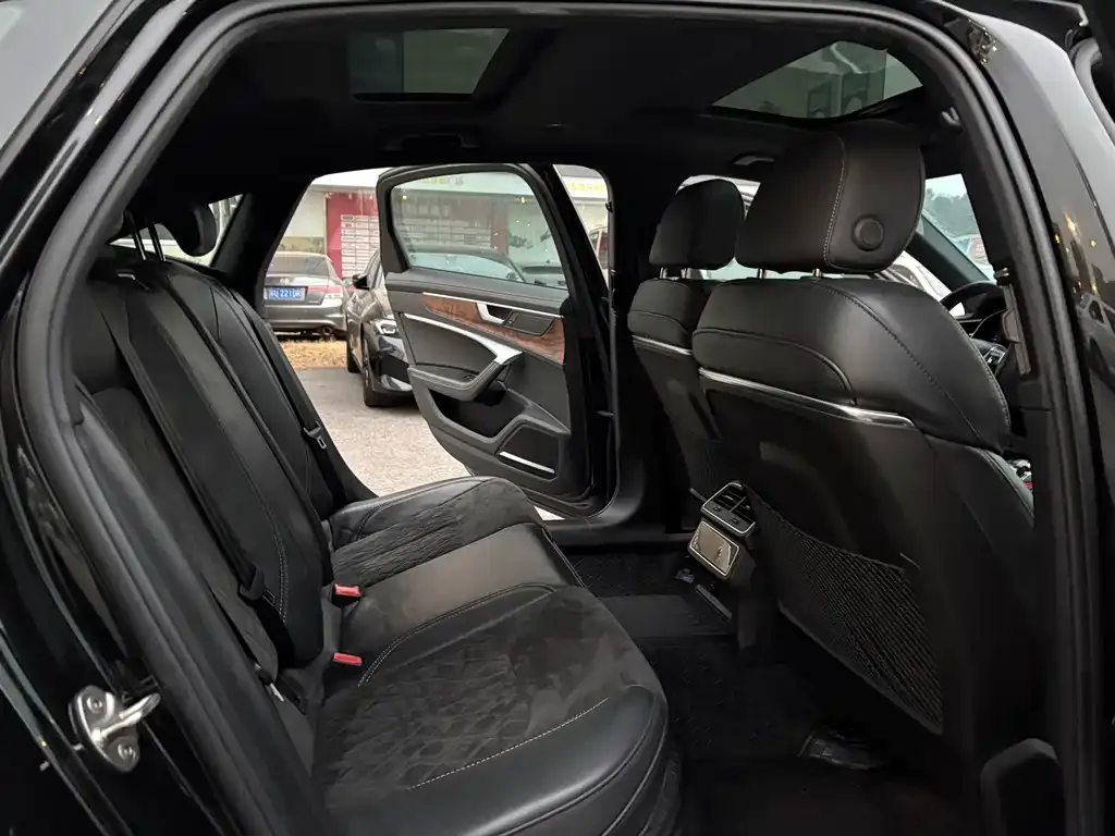Audi A6L 2022 из CN, фото 2
