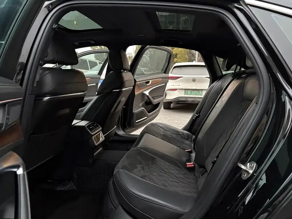Audi A6L 2022 из CN, фото 9