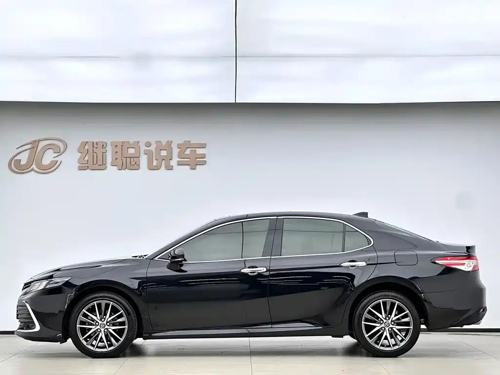 Toyota Camry 2022 из CN, фото 2
